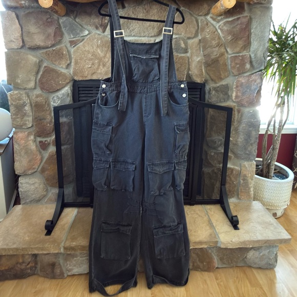 Stylish Gray Women's Cargo Overalls - Picture 3 of 11